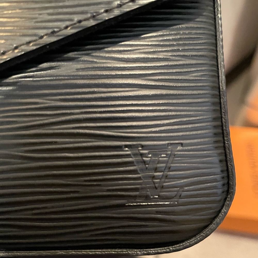 **S0LD*another platform. Louis Vuitton Felicie Pochette w/inserts. Epi Leather - Picture 9 of 14